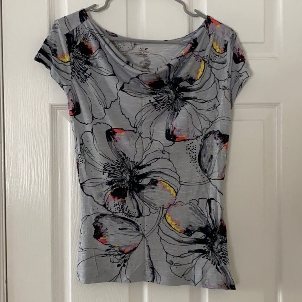 Apt.9 Essentials Top